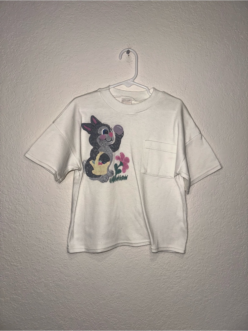 Vintage White Short-Sleeve Tee with Gray Easter Bunny and Pink Flower M (5/6)